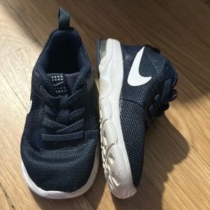 Nike Pull on Sneaker